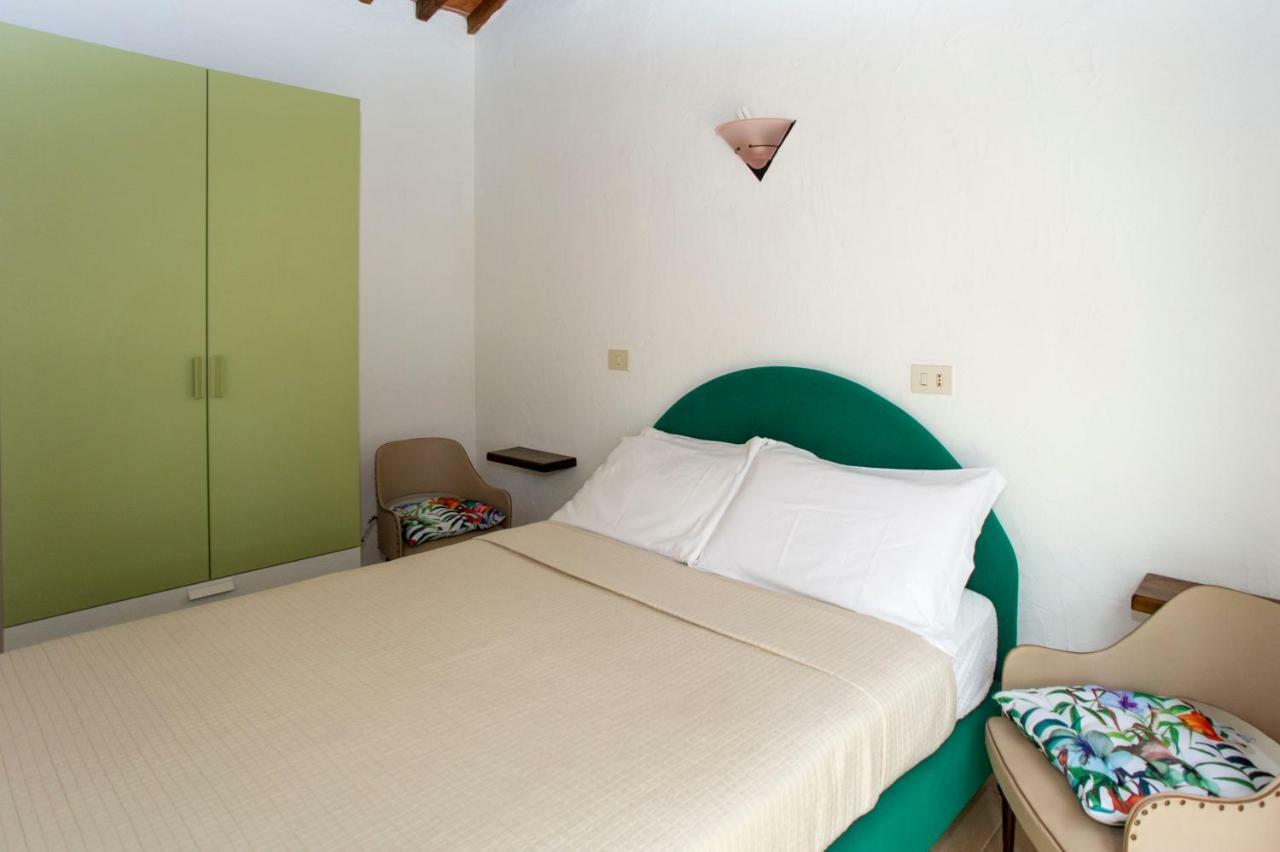 Aparthotel Il Poggio Marcuccio Lacona Exterior foto