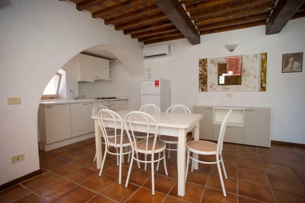 Aparthotel Il Poggio Marcuccio Lacona Exterior foto